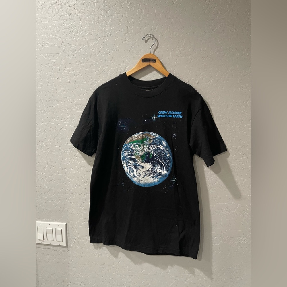 Vintage Crew Member Spaceship Earth SS‎ Shirt Size Medium